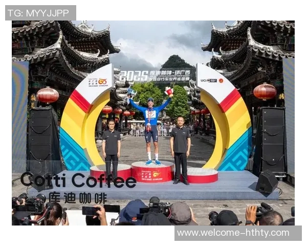 文班赛后与保罗亲密耳语击掌庆祝胜利瞬间引发热议 文班赛后与保罗亲密耳语击掌庆祝胜利瞬间引发热议