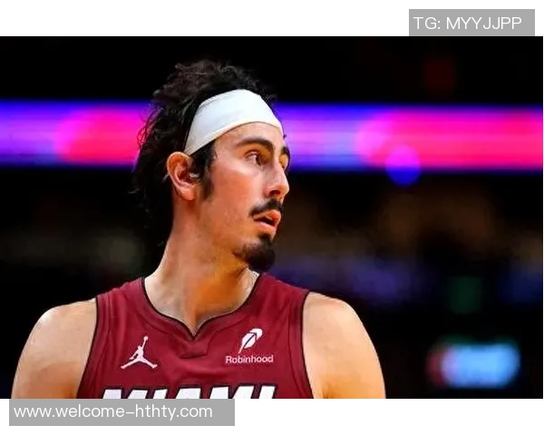 哈克斯因脚踝扭伤提前退场明日背靠背能否出战待定