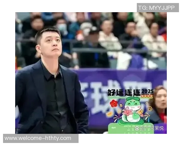 杨鸣与杜锋赛后微笑拥抱展现对输球的坦然态度 杨鸣与杜锋赛后微笑拥抱展现对输球的坦然态度