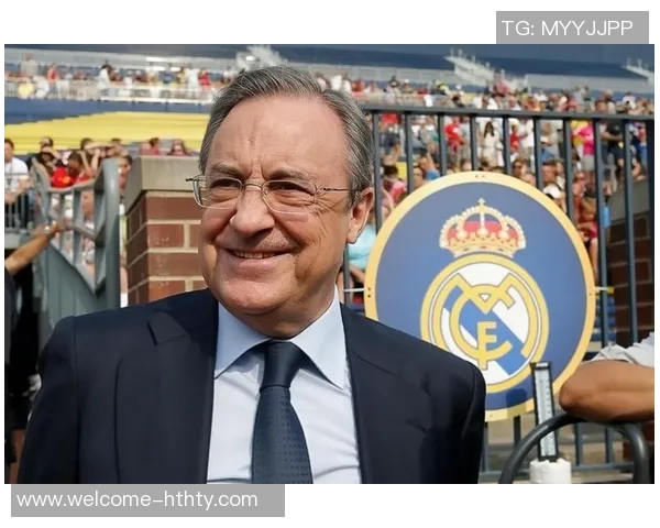 马德里球迷高举横幅抗议弗洛伦蒂诺批评其多项决策失误